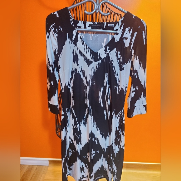 Dresses - Picture 2 of 4